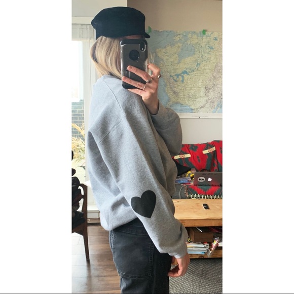 ๐ค Sports Grey Crewneck Sweater with Black Heart - Picture 8 of 8
